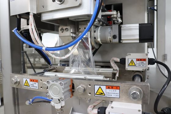 12 Koppen 0,8 L Warmteverzegelingsgranulaat Huisdiervoedselverpakkingsmachine voor notenzak verpakken
