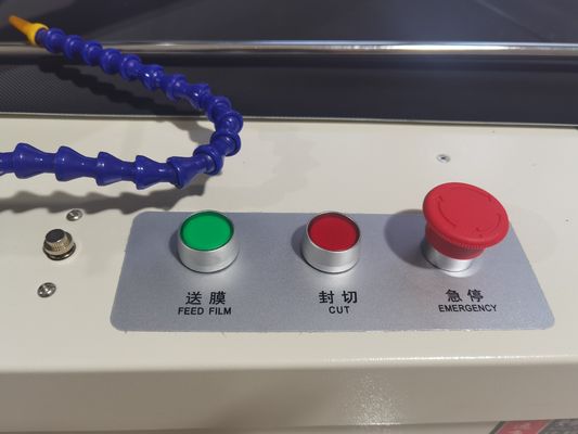 Automatische filmverzegelings- en snijmachine voor kartonfilmverpakkingen