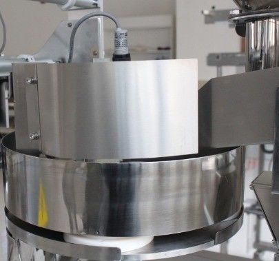 Verticale verpakkingsmachine van houten materialen voor thee- en koffiepotten in textielverpakkingen