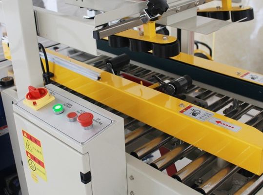 Beveiligde verpakkingsoplossing Side Belt Case Sealer en Electric Driven Strapping Machine