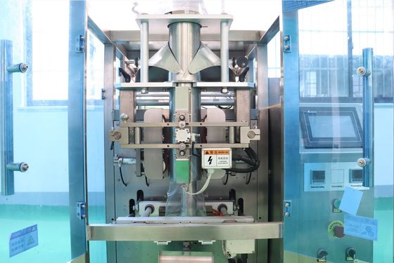 Verticale verpakkingsmachine met schroefvoeding van 500 g voor zakjes met suikerpoeder en graanpoeder