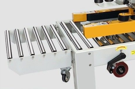 Voedselverpakkingen Vergemakkelijkte hogesnelheids kartonverzegelmachine voor maximale productiviteit