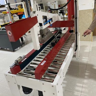 Maximaliseer de productiviteit met onze kartonverzegelmachine Werkende spraak 7-8 kartonnen/min