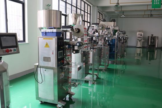 10 Weegkoppen vul roll Verticale verpakkingsmachine voor Peanut Twist Snack Candy 350 KG