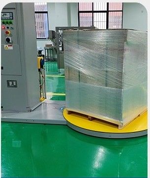 Automatische verpakkingsmachine voor de verpakking van palletten met rekfilm