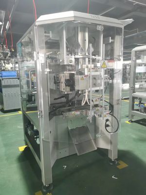 Automatische verticale verpakkingsmachine voor kattenbak met servomotoren en bekermeting