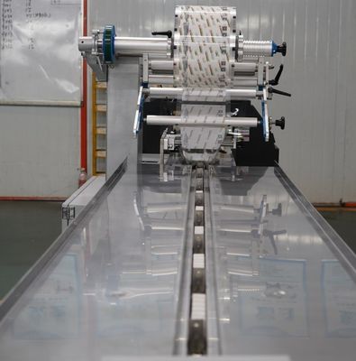Verpakkingsmateriaal Papier Automatische stroomafwikkelmachine voor koekjes Brood Kleine taart