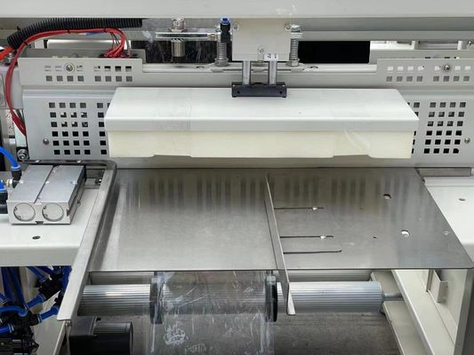 TFB650 High Speed Bottles Cuff Heat Shrinkage Film Packaging Machine met verbruik