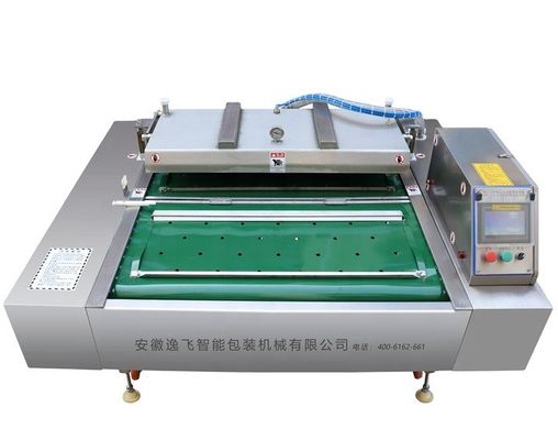 Industriële vacuümverzegelmachine voor vlees groenten vis met vervoerband in restaurant
