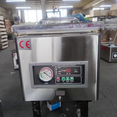 Makkelijke tafelvacuümverpakkingsmachine voor kippenvlees Voedsel Kaas Dates Groenten